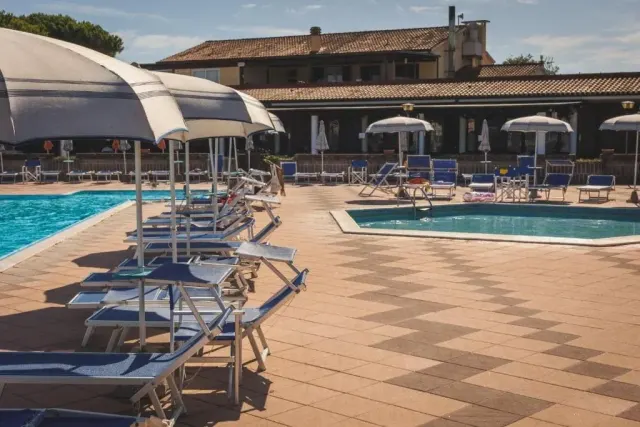 Villaggio Turistico La Cecinella 1