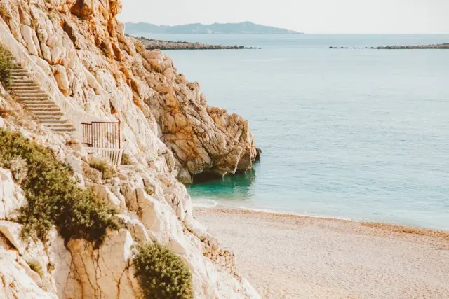 Cecina: esplora le calette segrete