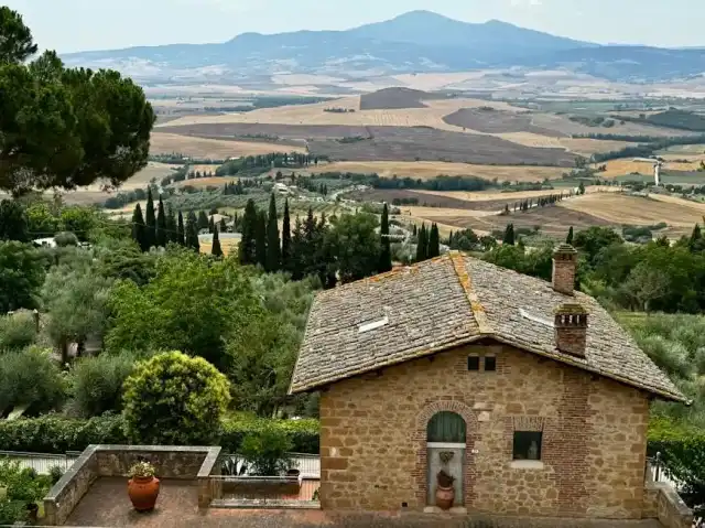 Tra le mura di pietra: i castelli medievali della Val d'Orcia
