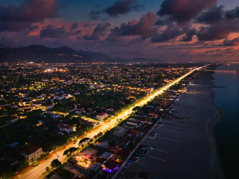 Viareggio by night: cosa fare tra locali, musica e serate sul mare