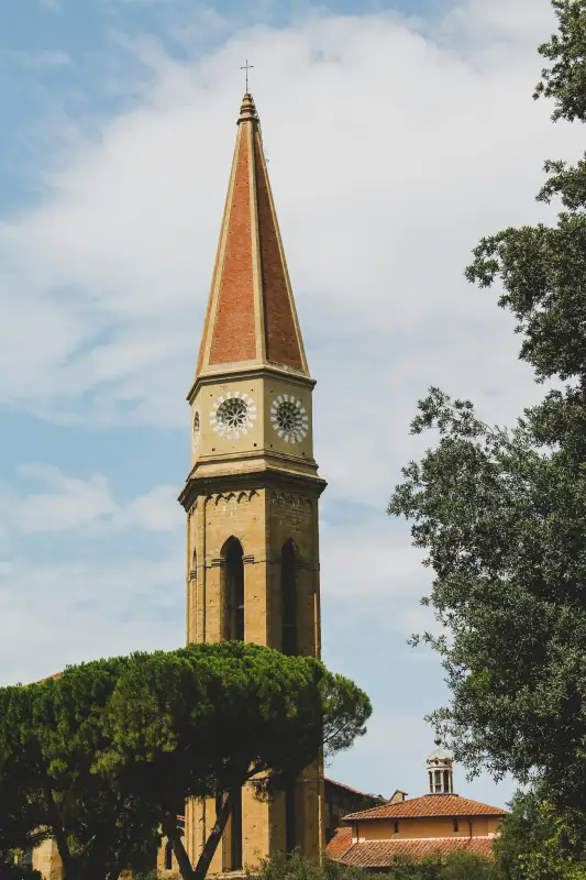 Arezzo medievale: torri, vicoli e famiglie storiche