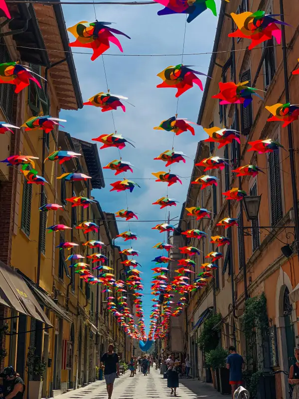Pietrasanta città degli artisti: storia dell’arte tra marmo, bronzo e contemporaneo