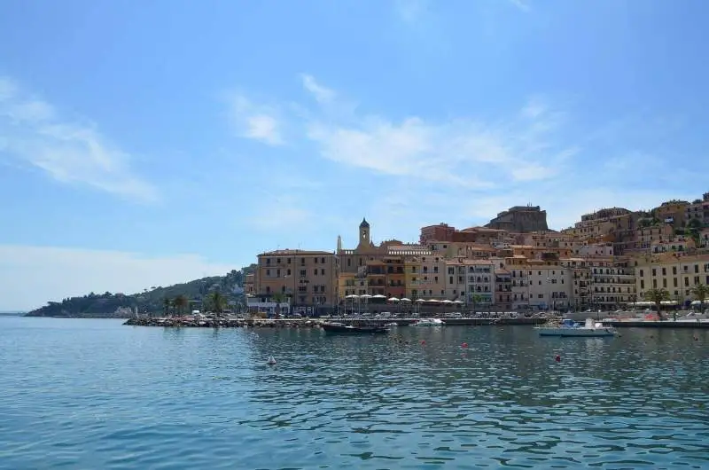 Cosa vedere a Porto Santo Stefano: guida ai luoghi più belli dell’Argentario
